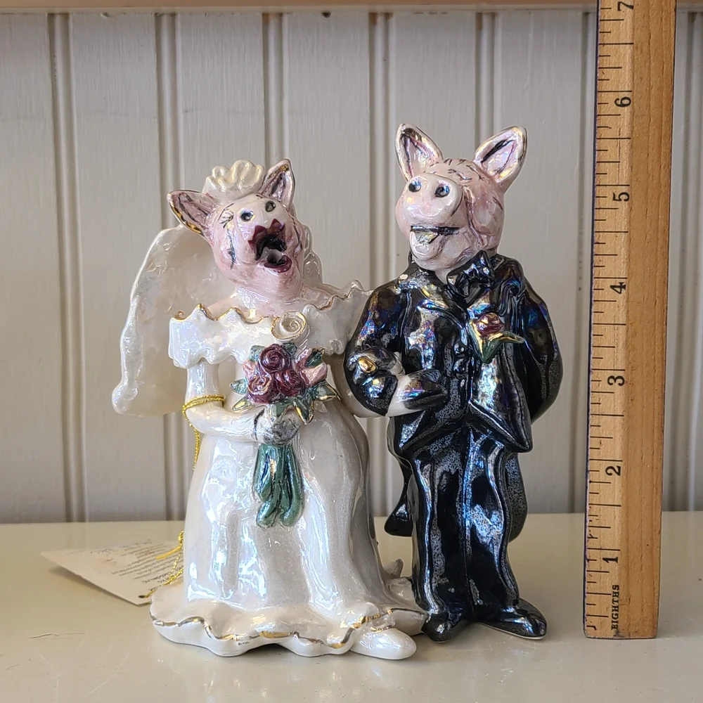 Blue Sky Clayworks Pig Bride and Groom Cake Topper